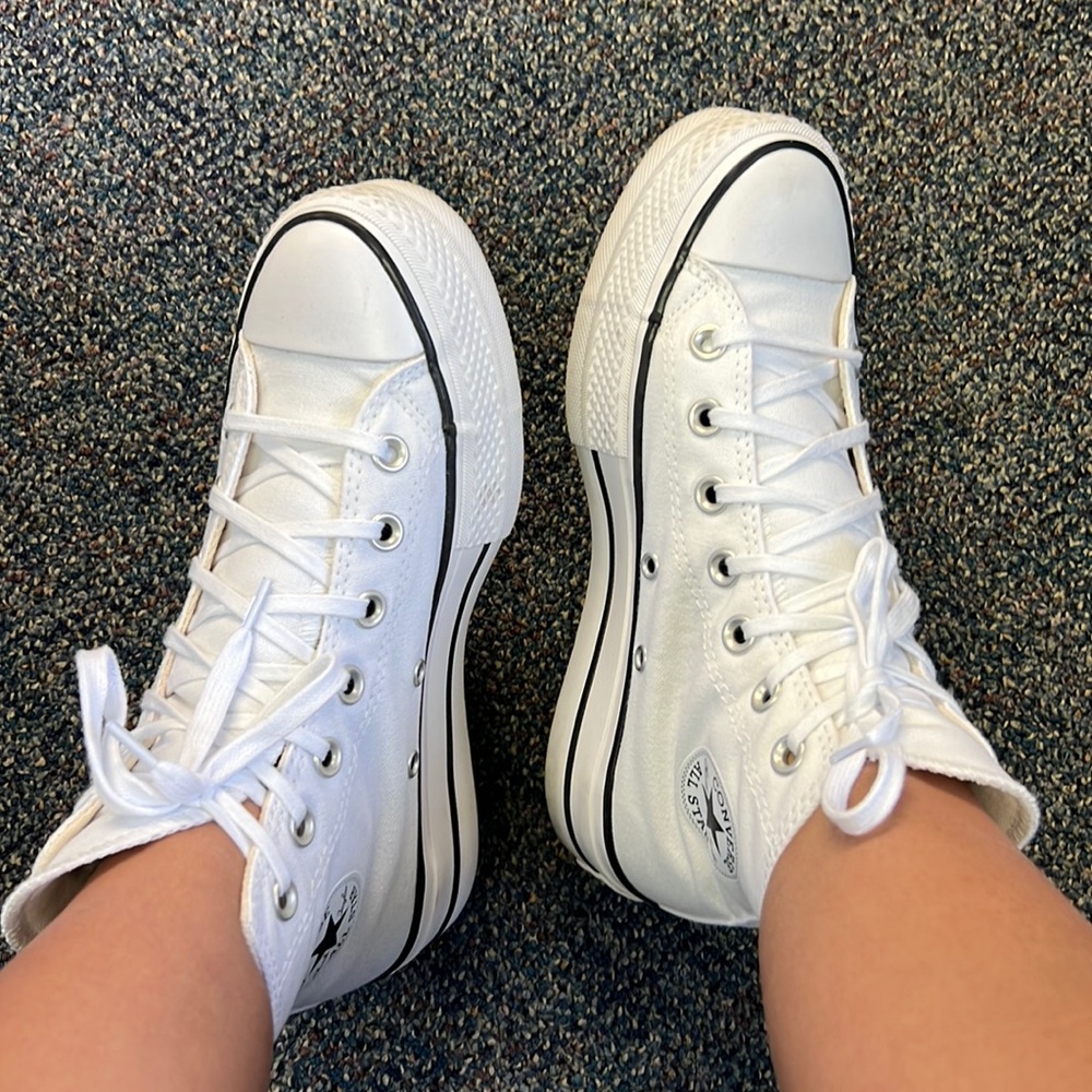 White platform converse size 6. Only worn once!